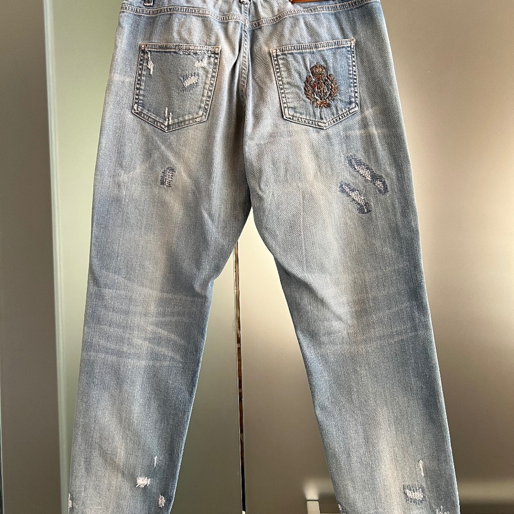 Gucci jeans. Size 46. Lite blue distressed jeans with logo on pocket.